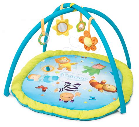 bábätko na hracej deke s hrazdou