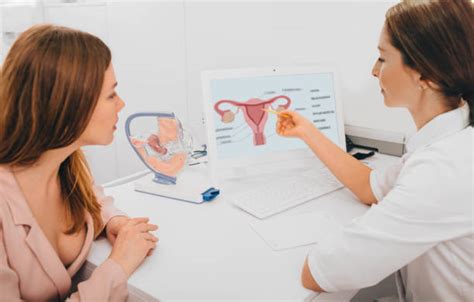 Žena konzultuje s gynekológom