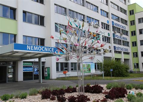 budova modernej nemocnice s oddelením gynekológie