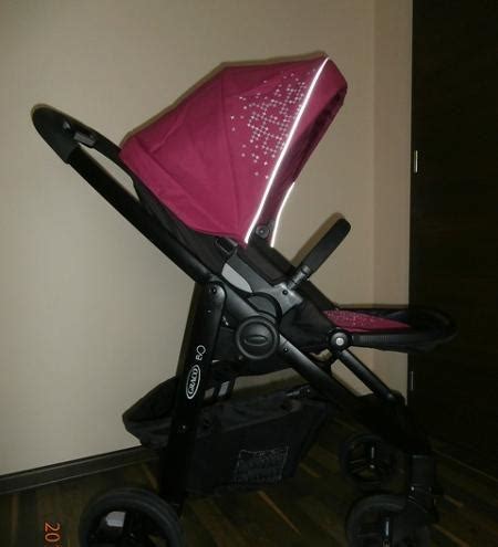 moderný športový kočík Graco Evo v exteriéri
