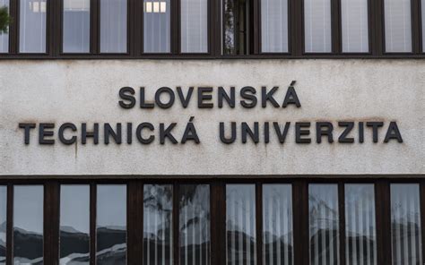 Záber na budovu Slovenskej technickej univerzity v Bratislave, kde Andrej Kiska študoval.