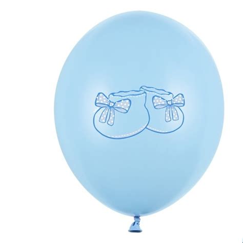 modré latexové balóniky s nápisom 