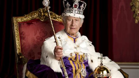 Kráľ Karol III. pri charitatívnej činnosti