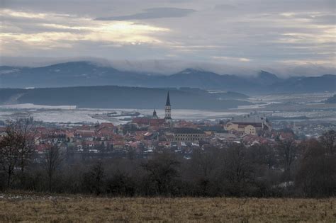 Pohľad na Mariánsku horu s farský kostolom