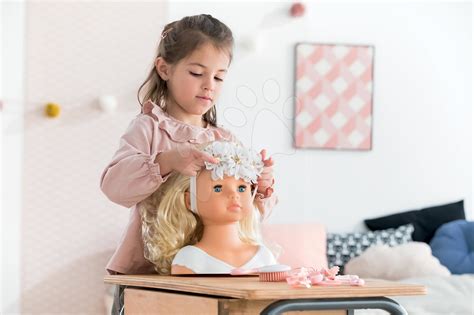 Dieťa s jemnými prvými vláskami