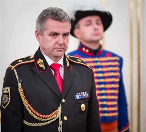 Tibor Gašpar počas vymenovania do hodnosti generála