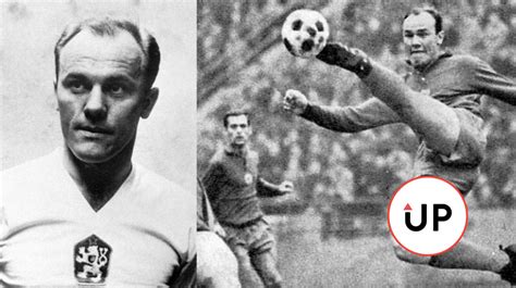 Legendárny futbalista Ján Popluhár v drese Slovana Bratislava