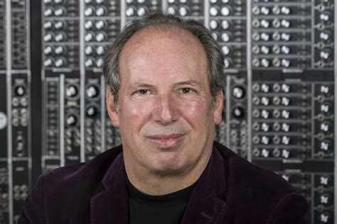 Skladateľ Hans Zimmer pri práci vo svojom štúdiu