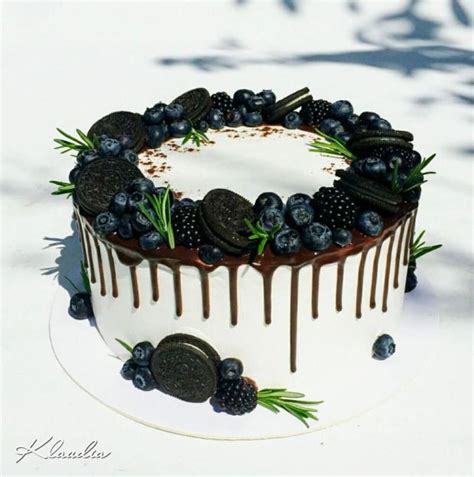 Zdobená narodeninová torta