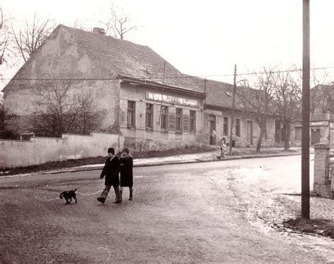 Staré fotografie rodinného stolovania
