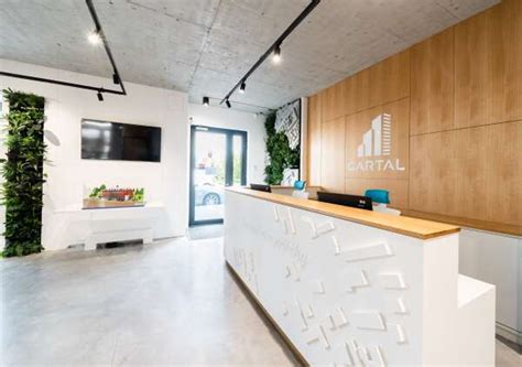Interiér klientskeho centra s recepciou