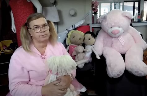 Pár túžiaci po dieťati hľadajúci informácie