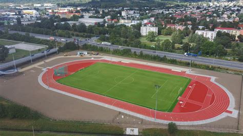 Atletický štadión s dráhou a sektormi
