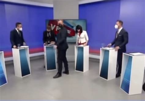 Noro Dolinský počas moderovania v štúdiu