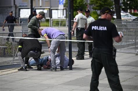Zábery z miesta atentátu v Handlovej