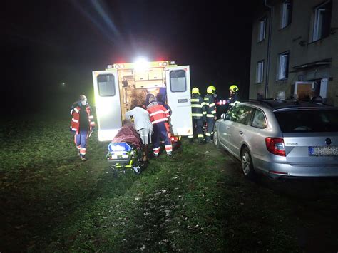 Scéna z hororového pôrodu s nadprirodzenými prvkami