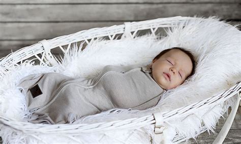 Bábätko si objavuje ručičky