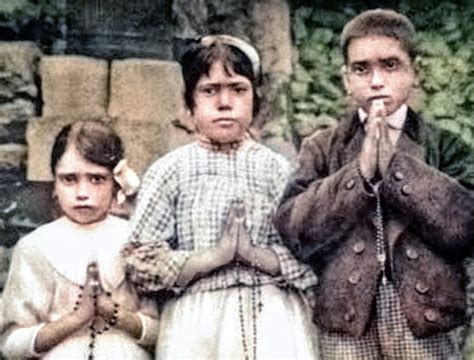 Children of Fatima praying