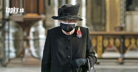 Osoba s rúškom na verejnosti