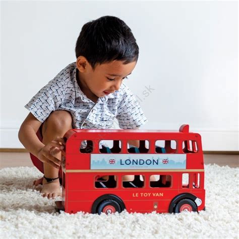 Dieťa cestujúce autobusom