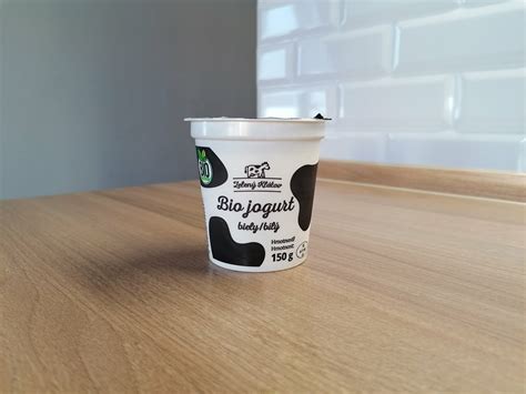 Biele jogurty s ovocím