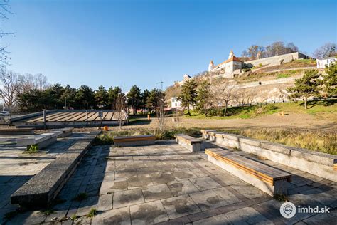 Historický a súčasný pohľad na úlohu otca pri pôrode