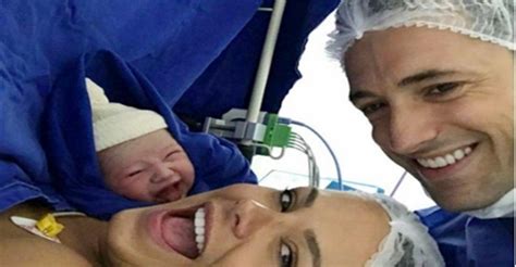 Bábätko sa usmieva na rodiča