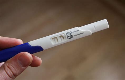 Tehotenský test ukazujúci dve čiarky