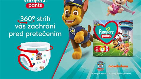 Dieťa hrajúce sa v plienkových nohavičkách Pampers Pants