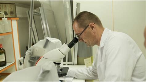 Vedec v laboratóriu