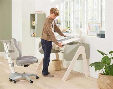 moderný detský pracovný kútik s ergonomickým vybavením