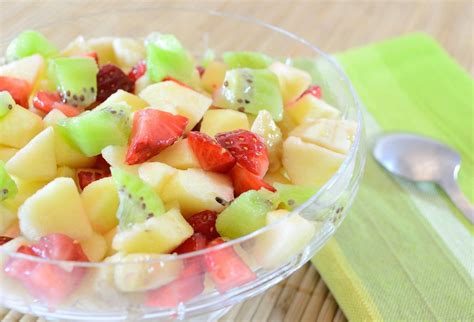 Ovocný šalát a jogurt