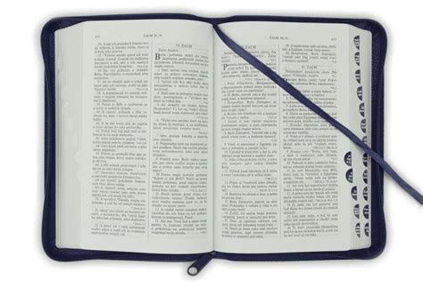 Otvorená Biblia, symbolizujúca zdroj útechy a múdrosti.