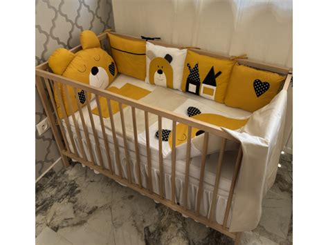 ilustrácia detskej postieľky s vybavením