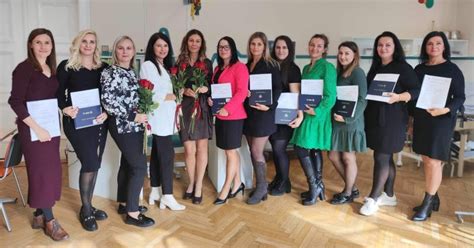 Študenti pôrodnej asistencie počas praxe