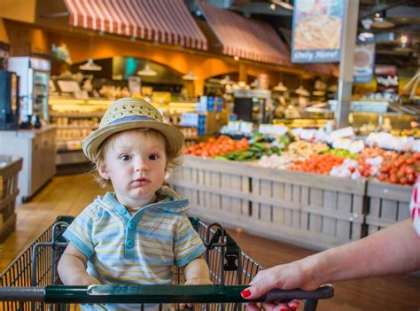 žena s dvoma malými deťmi
