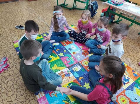 Koláž fotiek detí pri rôznych pohybových aktivitách