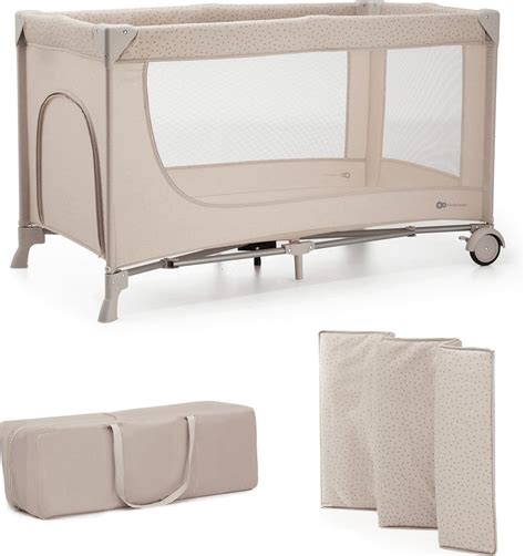 zložená cestovná postieľka v taške