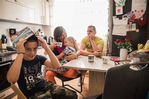 Rodinná fotografia Mirky Almásy so synmi