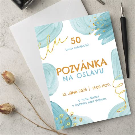 Dieťa vyberá dizajn svojej narodeninovej pozvánky na tablete
