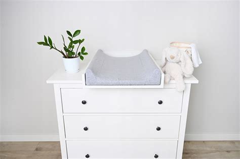 Prebaľovací nadstavec na komodu IKEA Malm v interiéri