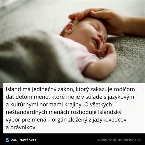Bábätko skúma svoje ruky
