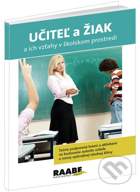 Učiteľ pomáhajúci žiakom pri spoločnom školskom projekte