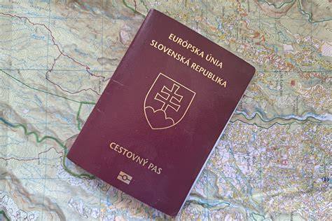 Obal slovenského cestovného pasu
