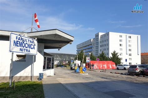 Vchod do Gynekologicko-pôrodníckej kliniky FN Nitra