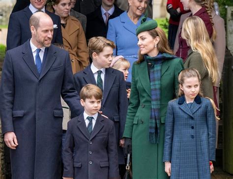 Princ George so súrodencami Charlotte a Louisom v Norfolku