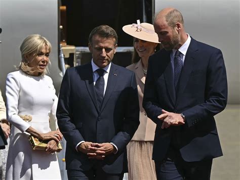 Princ Harry opúšťa letisko po návšteve Veľkej Británie
