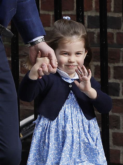 Narodenie Princeznej Charlotte pred nemocnicou St. Mary's
