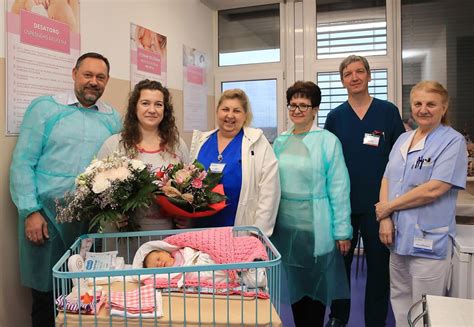 Informatívna tabuľa v pôrodnici s harmonogramom vyšetrení