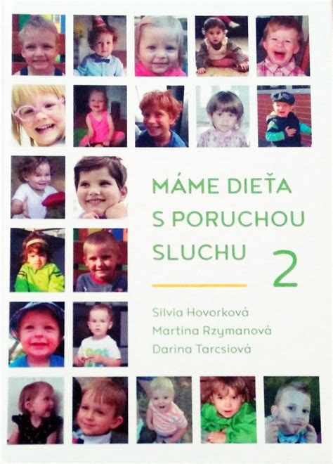Dieťa prezerajúce si obrázkovú knihu s rodičom